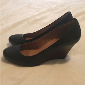 Clarks Wedges size 9.  Like new.