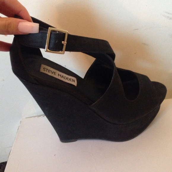 Steve Madden criss cross wedges - Picture 3 of 3