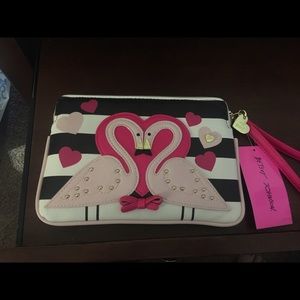 💕Betsey flamingo wristlet 💕