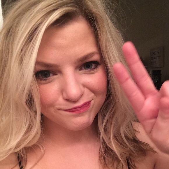 Meet your posher!! - Picture 2 of 3