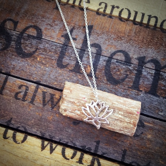 Lotus Necklace (Silver)