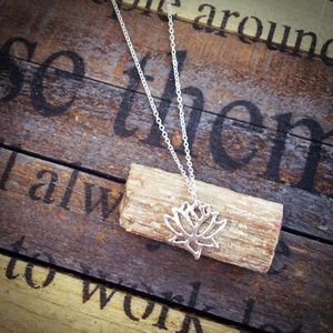 Lotus Necklace (Silver)