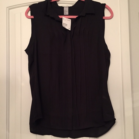 Black Sleeveless blouse (bundle)