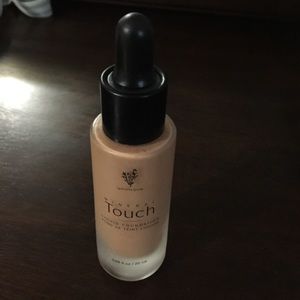 Mineral touch liquid foundation