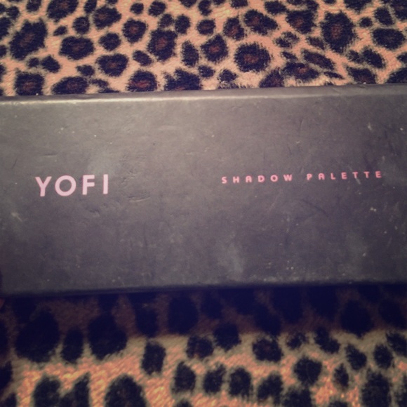 3 colors of Eyeshadow!!