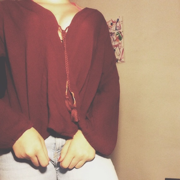 Hollister Burgundy Croptop - Picture 2 of 3