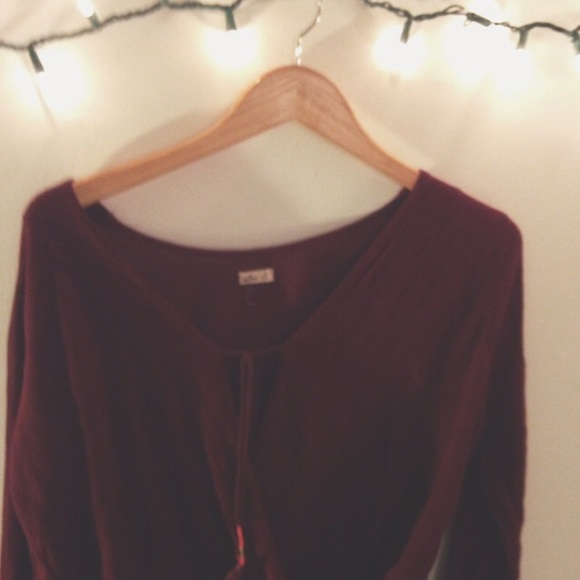 Hollister Burgundy Croptop - Picture 3 of 3