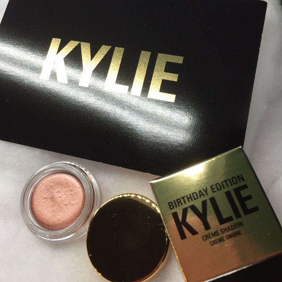 Kylie Jenner Birthday Edition Creme eyeshadow rose - Picture 4 of 4