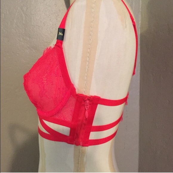 VS Super Strappy Unlined Lace Bra! - Picture 2 of 4