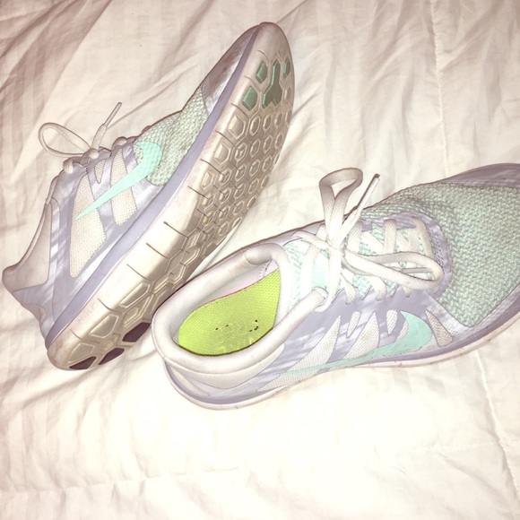 NIKE RUNNING SHOES! - Picture 1 of 2