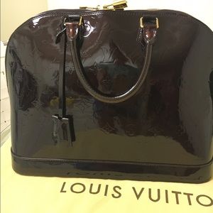 Louis Vuitton alma GM Amarante color.