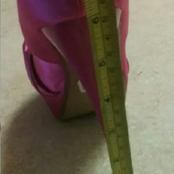 Deb FUCHSIA SATIN CLOSED TOE PLATFORM PUMP - Picture 3 of 4