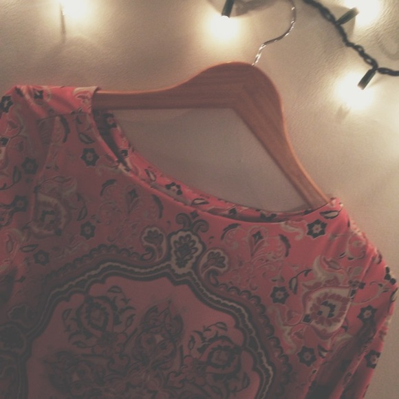 2 Dress Shirts (DEAL IN DESCRIPTION) - Picture 2 of 3