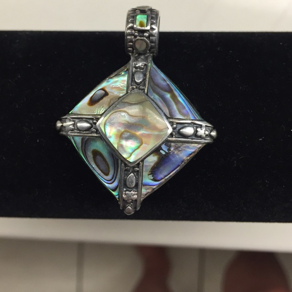 Purple/pearls hues pendant.
