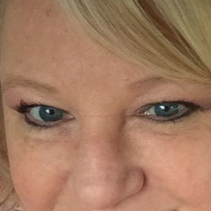 Meet your Posher, Connie