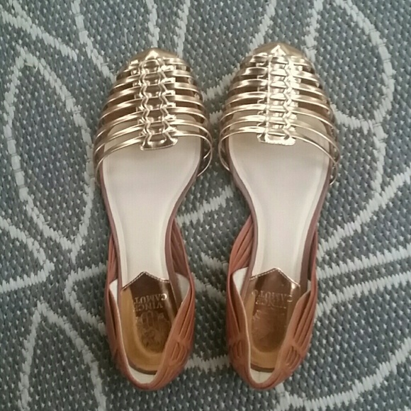 NWOT Vince Camuto flats