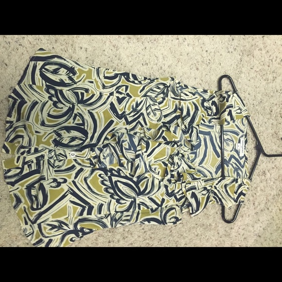 Sideways pic! SZ Med Banana Republic stunning top!