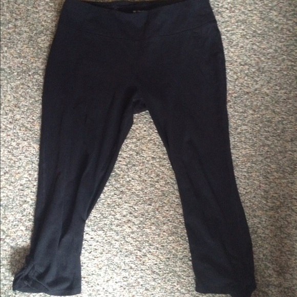 BOGO TEK gear black yoga capris