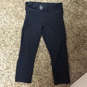 Great condition/ Nike crop leggings