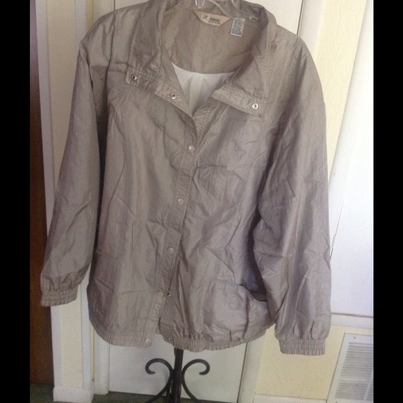 Ladies light weight jacket.