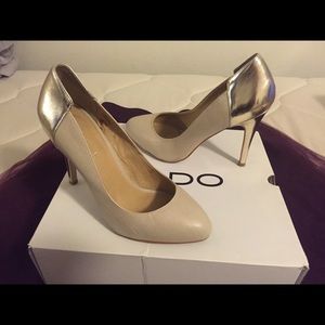 ALDO PUMPS SiZE 10 but can fit a SIZE 9.