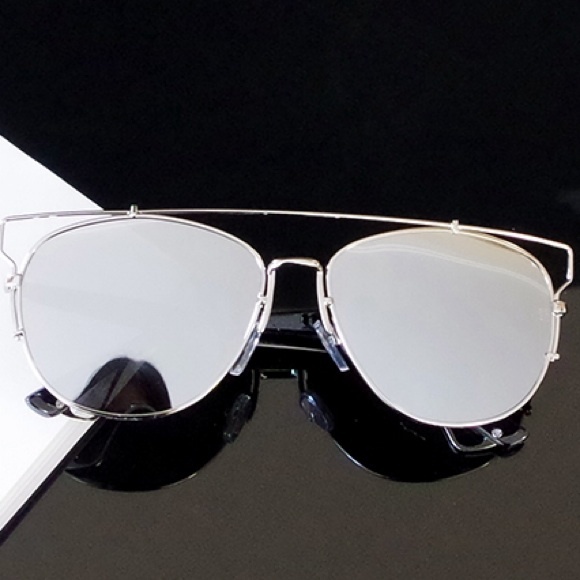 Price Drop!❤️ Oversized Mirrored Sunglasses SILVER - Picture 4 of 4