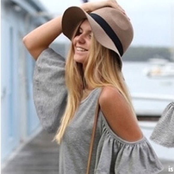 Grey off the shoulder Dress. ❤️