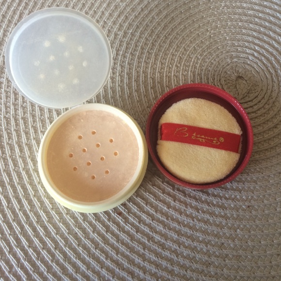 Besame Translucent Powder+ MUFE Primer Bundle.