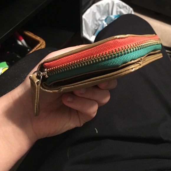 URBAN OUTFITTERS WALLET