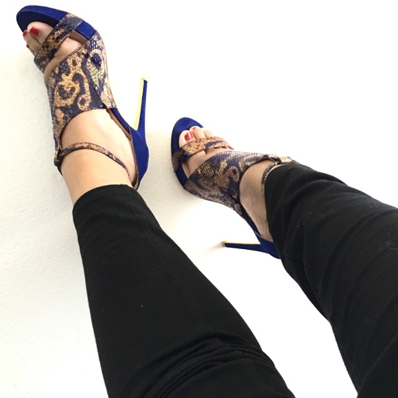 SOLD!!! Bebe Blue & Gold Heels- 5" - Picture 4 of 4