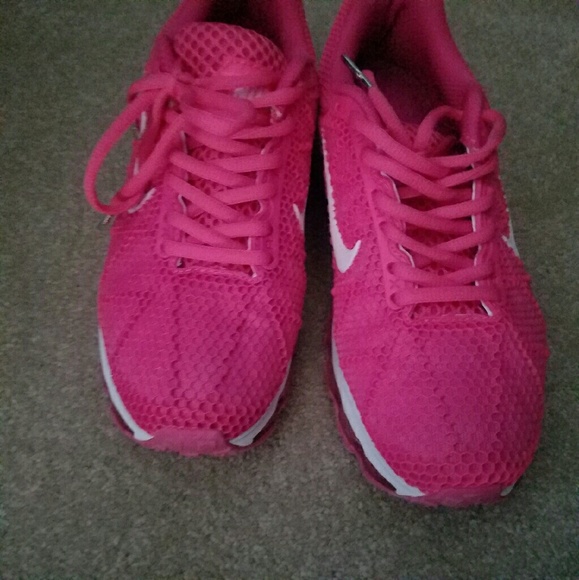 Like new Nike Air max size 8 hot pink sneakers