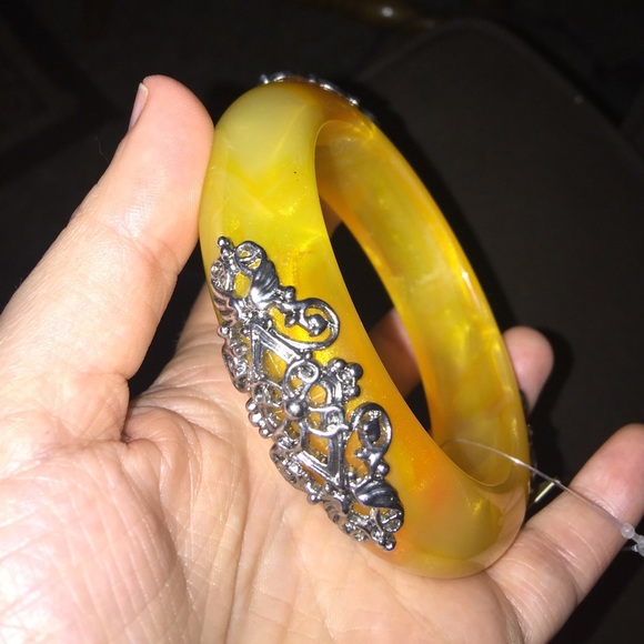 Unique Beautiful Bracelet - Picture 2 of 3