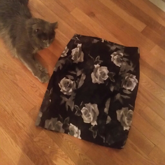 Pretty & Professional Floral Pencil Skirt