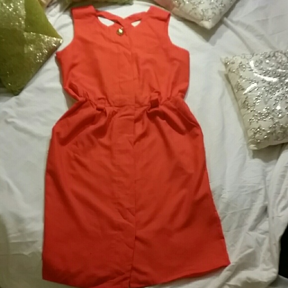 Gorgeous cross back orange dress.