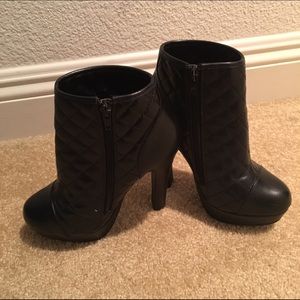 Steve Madden black platform bootie
