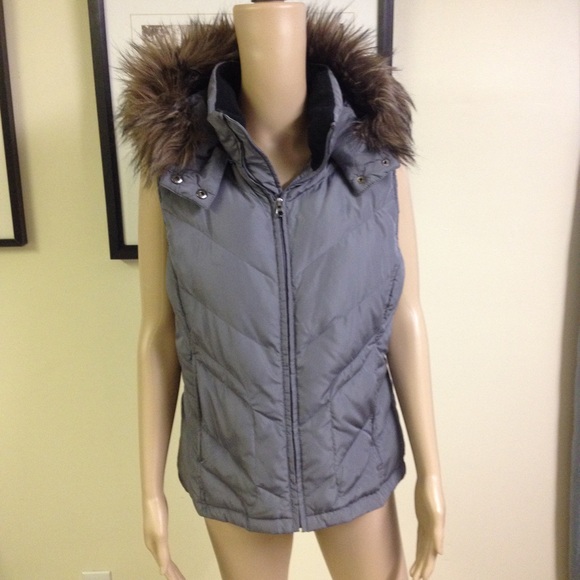 Calvin Klein Vest. - Picture 1 of 3