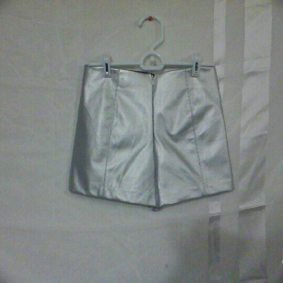 NEW Forever 21 Faux Leather High Waisted Shorts - Picture 3 of 3