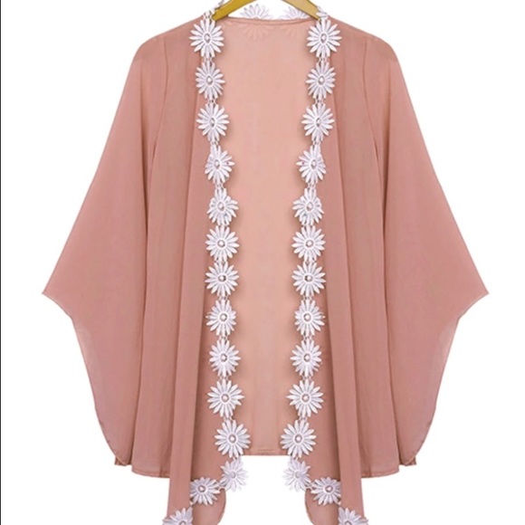 🆕Beautiful pink w/lace flower trim🌸 - Picture 2 of 4