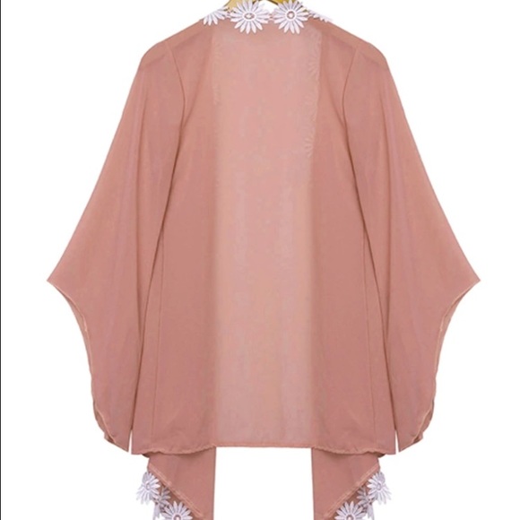 🆕Beautiful pink w/lace flower trim🌸 - Picture 3 of 4