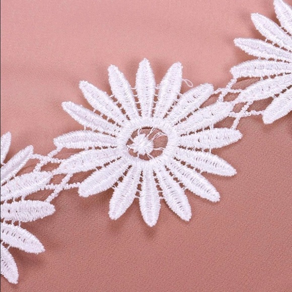 🆕Beautiful pink w/lace flower trim🌸 - Picture 4 of 4