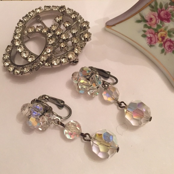 Vintage Petite Chandelier Clip Earrings - Picture 2 of 4