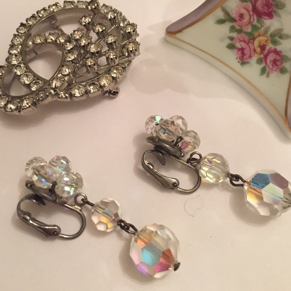 Vintage Petite Chandelier Clip Earrings - Picture 3 of 4
