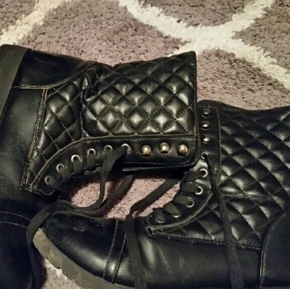Combat boots