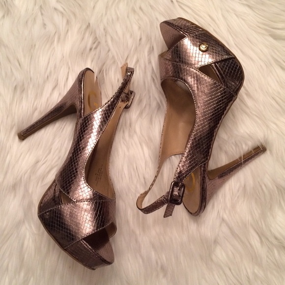 Guess Shoes - 🆕 Guess Rose Gold Heels