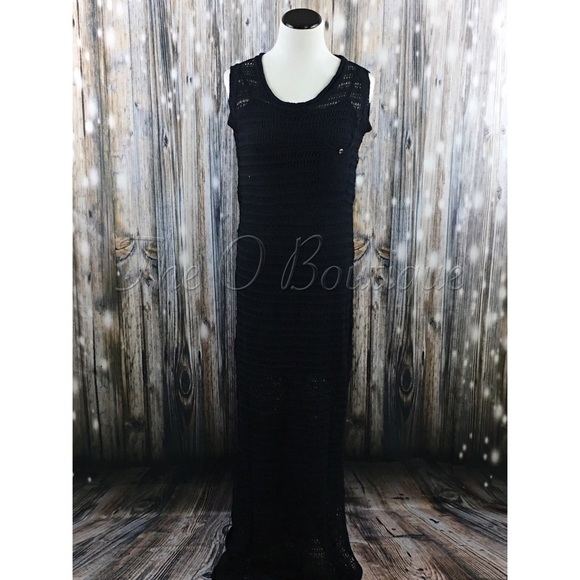 🎉CLEARANCE🎉 Blue Crochet Maxi Dress w/ Lining - Picture 3 of 3