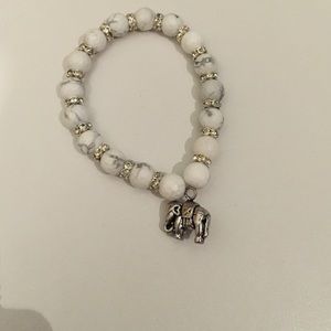 White marble beaded bracelet with silver accent