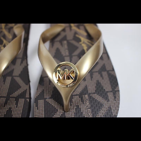 💋SOLD💋MK Gold Sandal💋SOLD💋 - Picture 4 of 4