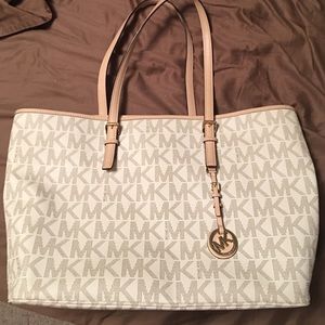 Michael Kors Medium Jet Set Tote