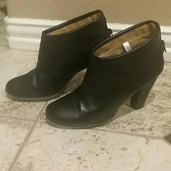 MERONA black booties.