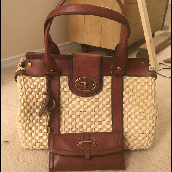 Straw fossil brand purse w/wallet